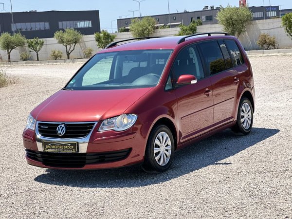 Durres, shitet makine VOLKSWAGEN TOURAN 1.9 Nafte, portokalli manuale Klima 174.000 km