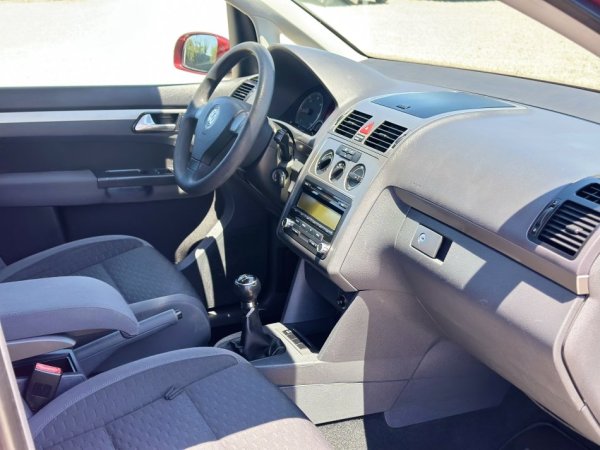 Durres, shitet makine VOLKSWAGEN TOURAN 1.9 Nafte, portokalli manuale Klima 174.000 km