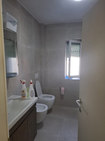 Tirane, jepet me qera apartament 1+1 Kati 4, 1 m² 550 € (Rruga Viktor Eftimiu)