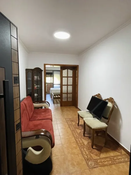 Tirane, jap me qera apartament 1+1 Kati 2, 1 m² 450 mije (Rruga Muhamet Gjollesha)