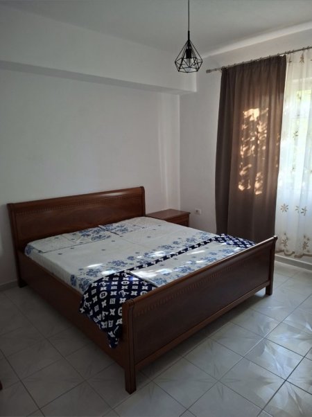 Tirane, jepet me qera apartament 1+1+Aneks+Ballkon Kati 1, 50 m² 350 € (Rruga Jordan Misja)