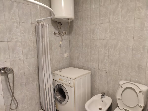 Tirane, jepet me qera apartament 1+1+Ballkon Kati 4, 68 m² 46.000 leke (shyqyri ishmi)