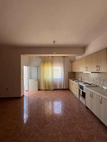 Vlore, shitet apartament 2+1+Ballkon , 150.000 € (Albano e Romina)
