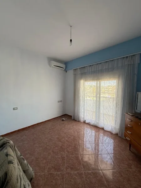 Vlore, shitet apartament 2+1+Ballkon , 150.000 € (Albano e Romina)