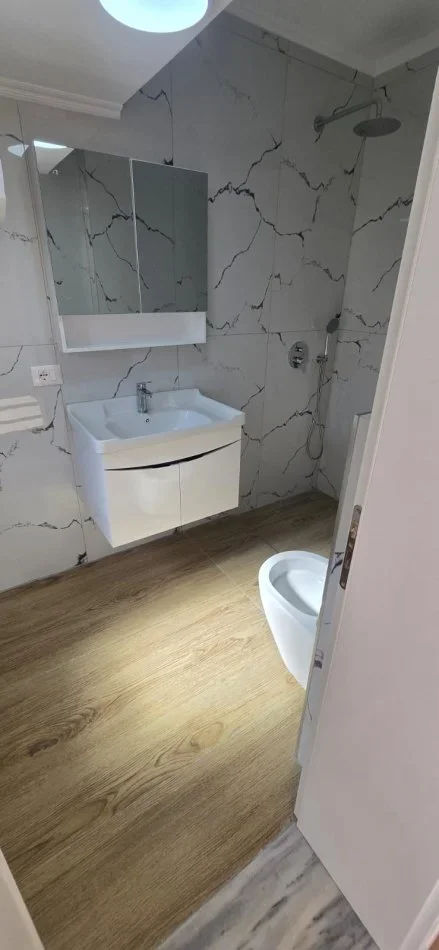 Tirane, shitet apartament 1+1 Kati 3, 42 m² 135.000 € (myslym shyri)