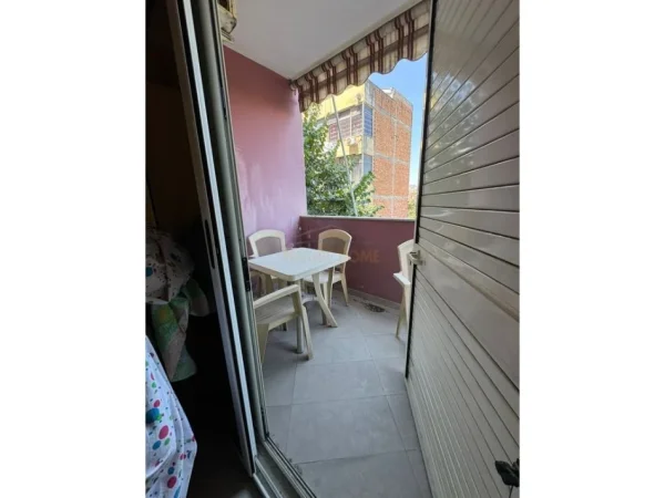 Tirane, jepet me qera apartament 2+1 Kati 2, 106 m² 650 € (Qemal Stafa, prane shkolles se Kuqe)