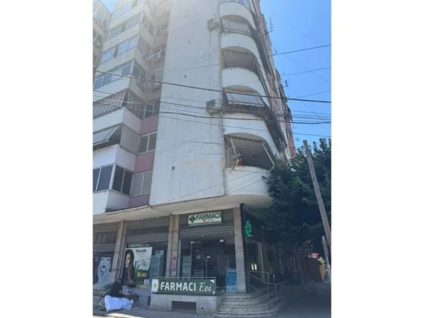 Tirane, jepet me qera apartament 2+1 Kati 2, 106 m² 650 € (Qemal Stafa, prane shkolles se Kuqe)