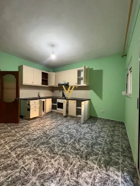 Tirane, shitet apartament 3+1+Ballkon Kati 3, 120 m² 258.000 € (KOMUNA E PARISIT)