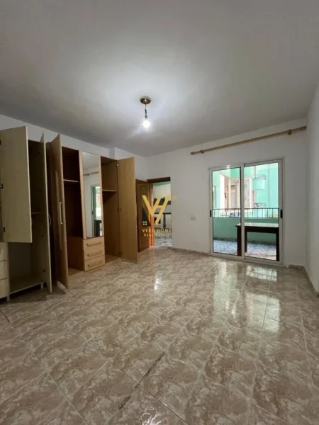 Tirane, shitet apartament 3+1+Ballkon Kati 3, 120 m² 258.000 € (KOMUNA E PARISIT)
