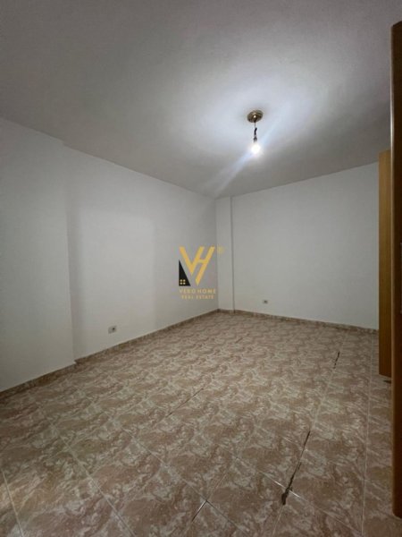Tirane, shitet apartament 3+1+Ballkon Kati 3, 120 m² 265.800 € (KOMUNA E PARISIT)