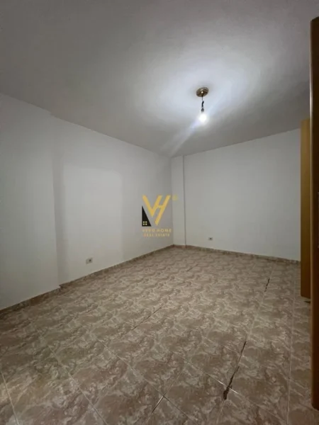Tirane, shitet apartament 3+1+Ballkon Kati 3, 120 m² 258.000 € (KOMUNA E PARISIT)