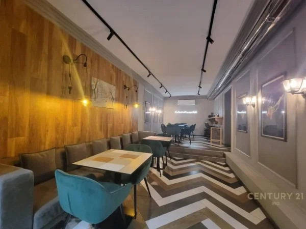 Tirane, shes dyqan Kati 0, 102 m² 650.000 € (MYSLYM SHYRIT)