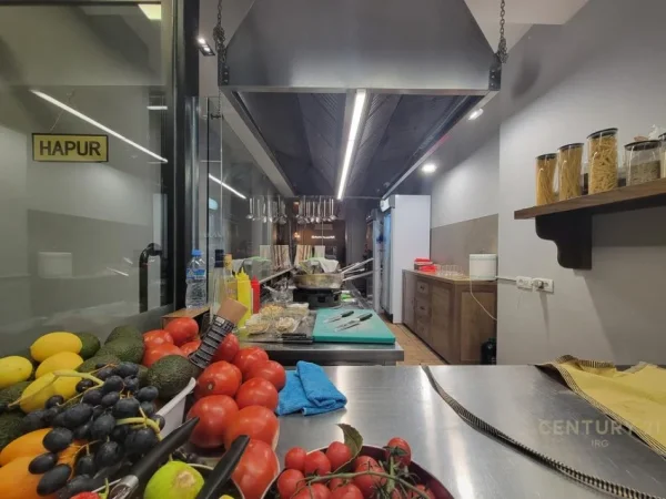 Tirane, shes dyqan Kati 0, 102 m² 650.000 € (MYSLYM SHYRIT)