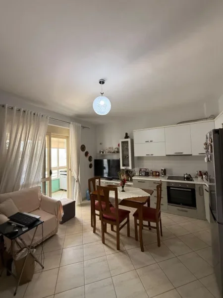 Vlore, shitet apartament 2+1+Ballkon , 190.000 € (Lungomare)