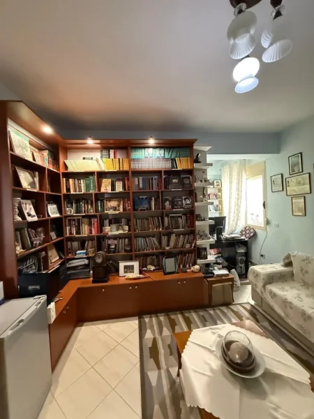 Vlore, shitet apartament 2+1+Ballkon , 190.000 € (Lungomare)