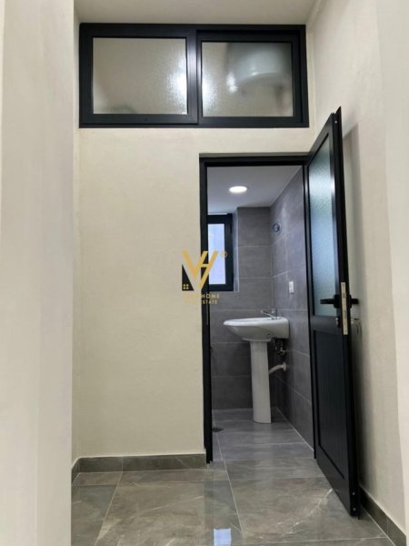 Tirane, shitet dyqan Kati 0, 89 m² 525.000 € (STADIUMI DINAMO)
