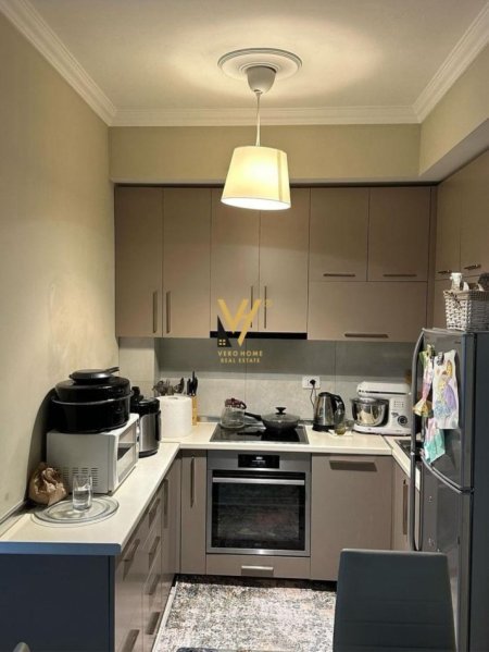 Tirane, jepet me qera apartament 1+1+Ballkon Kati 2, 75 m² 650 € (LIQENI I THATE)