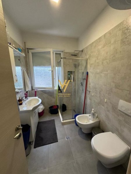 Tirane, jepet me qera apartament 1+1+Ballkon Kati 2, 75 m² 650 € (LIQENI I THATE)