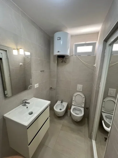 Tirane, jepet me qera apartament 1+1 Kati 1, 50 m² 400 € 