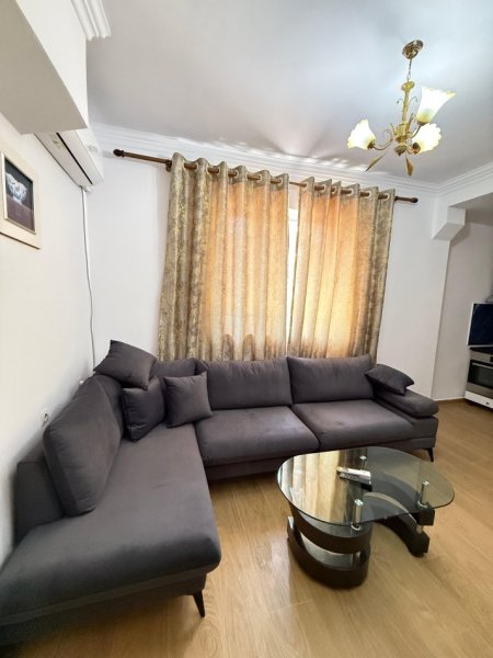 Tirane, jepet me qera apartament 1+1 , 50 m² 400 € 