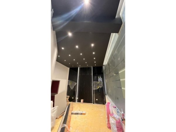 Tirane, jepet me qera dyqan Kati 0, 30 m² 500 € (Rruga e Barrikadave)