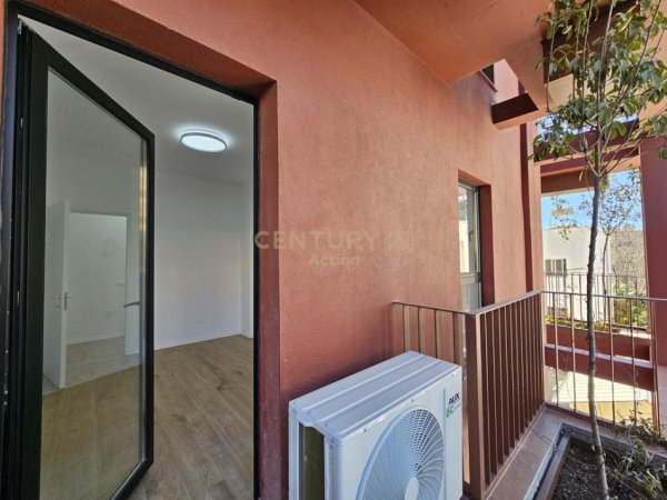 Tirane, jepet me qera zyre Kati 1, 82 m² 1.200 € (Rruga e Kavajes)