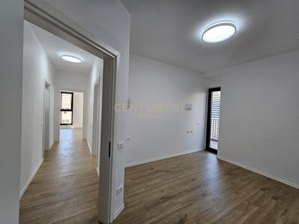 Tirane, jepet me qera zyre Kati 1, 82 m² 1.200 € (Rruga e Kavajes)