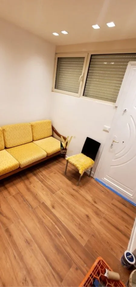 Tirane, jepet me qera apartament 2+1+Ballkon Kati 1, 75 m² 650 € (MEDRESEJA)