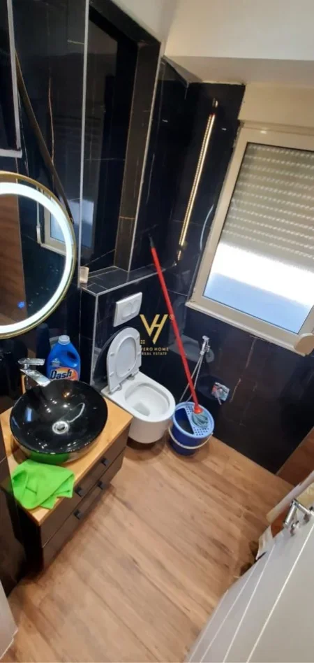 Tirane, jepet me qera apartament 2+1+Ballkon Kati 1, 75 m² 650 € (MEDRESEJA)