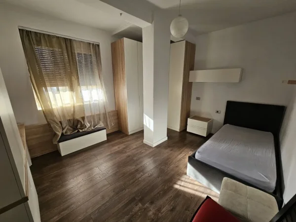 Tirane, jepet me qera apartament 2+1 , 95 m² 650 € 