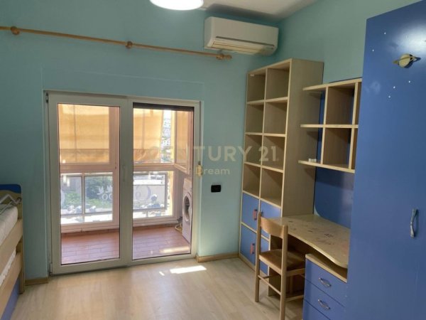 Tirane, jepet me qera apartament 2+1 Kati 8, 88 m² 500 € (Rr.Xhanfize Keko)