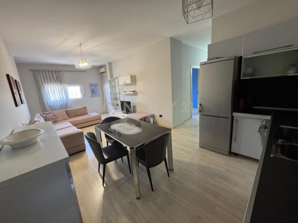 Tirane, jepet me qera apartament 2+1 Kati 8, 88 m² 500 € (Rr.Xhanfize Keko)