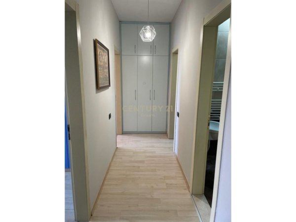 Tirane, jepet me qera apartament 2+1 Kati 8, 88 m² 500 € (Rr.Xhanfize Keko)