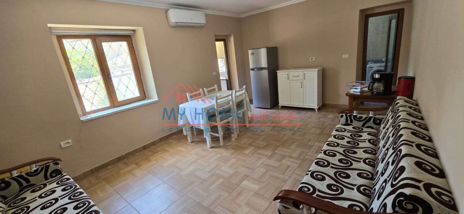 Tirane, shitet apartament 2+1+Ballkon Kati 1, 98 m² 195.000 € (Rruga Fortuzi)