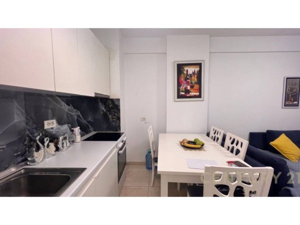 Tirane, jepet me qera apartament 1+1 Kati 8, 66 m² 450 € (Rruga Sokrat Miho)