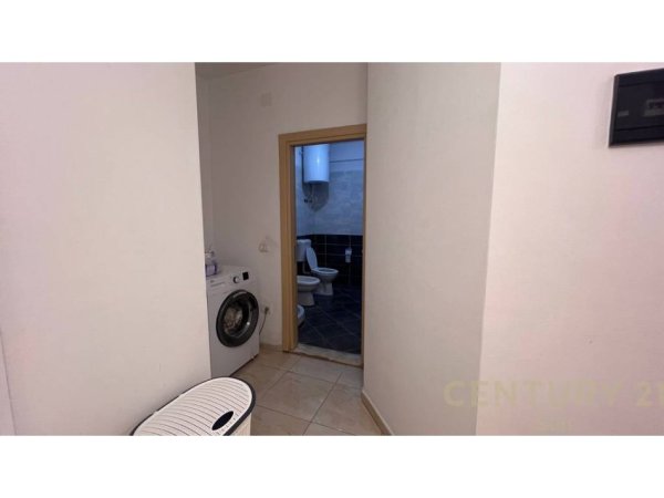 Tirane, jepet me qera apartament 1+1 Kati 8, 66 m² 450 € (Rruga Sokrat Miho)