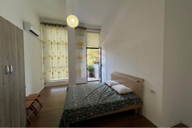 Tirane, jepet me qera apartament 2+1+Ballkon Kati 1, 110 m² 320 € (SHKOZE)