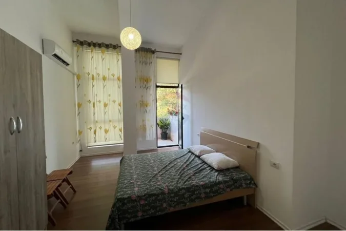 Tirane, jepet me qera apartament 2+1+Ballkon Kati 1, 110 m² 320 € (SHKOZE)