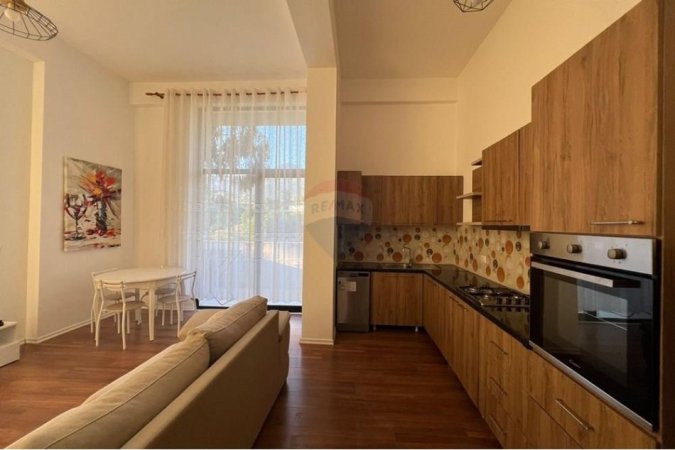 Tirane, jepet me qera apartament 2+1+Ballkon Kati 1, 110 m² 320 € (SHKOZE)