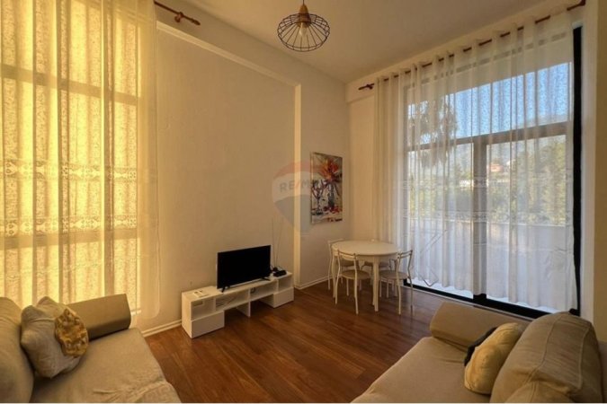 Tirane, jepet me qera apartament 2+1+Ballkon Kati 1, 110 m² 320 € (SHKOZE)