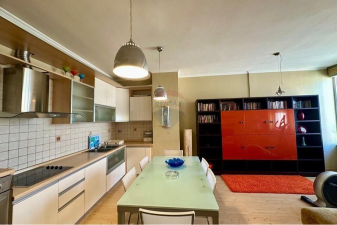 Tirane, jepet me qera apartament 2+1 Kati 10, 114 m² 650 € (KOMUNA E PARISIT)