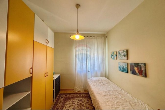 Tirane, jepet me qera apartament 2+1 Kati 10, 114 m² 650 € (KOMUNA E PARISIT)