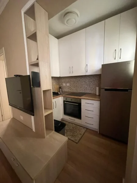 Tirane, jepet me qera apartament 1+1+Aneks Kati 3, 60 m² 600 € (rruga e durresit)
