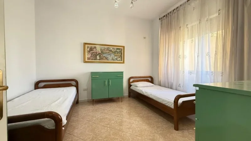 Tirane, jepet me qera apartament 2+1 Kati 4, 105 m² 750 € (Komuna e Parisit)