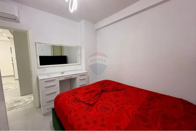 Tirane, jepet me qera apartament 2+1+Ballkon Kati 3, 80 m² 450 € (KOMPLEKSI TOM DOSHI)