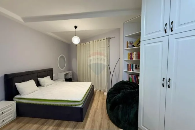 Tirane, jepet me qera apartament 1+1+Ballkon Kati 3, 70 m² 650 € (KODRA E DIELLIT 2)