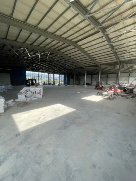 Tirane, jepet me qera magazine Kati 0, 2.000 m² 7.000 € (TAPIZE)