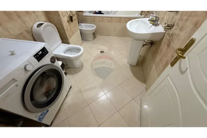 Tirane, jepet me qera apartament 2+1+Aneks+Ballkon Kati 5, 110 m² 750 € (Komuna e Parisit)