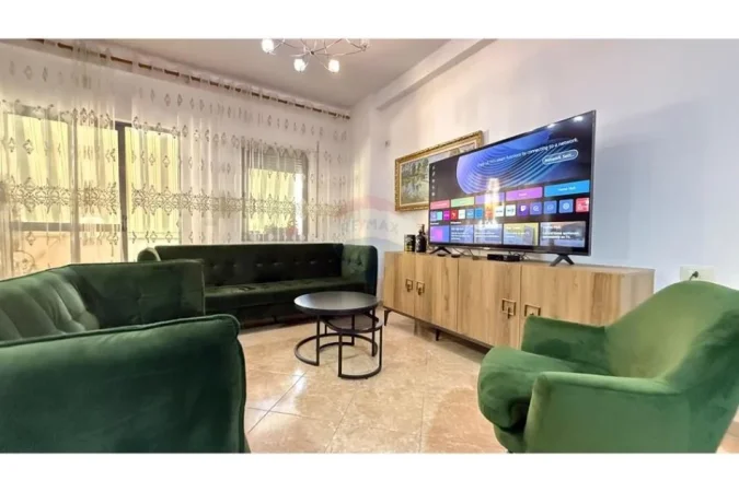 Tirane, jepet me qera apartament 2+1+Aneks+Ballkon Kati 5, 110 m² 750 € (Komuna e Parisit)