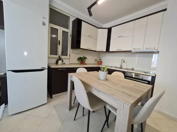 Tirane, jap me qera apartament 1+1 , 65 m² 550 € (Kodra e Diellit)